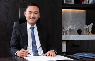 Thị trường đỏ lửa: Chủ tịch này bán ra thì vị khác lại mua vào hàng triệu cổ phiếu