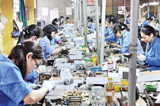 Lao động Việt Nam có nguy cơ thua trên sân nhà