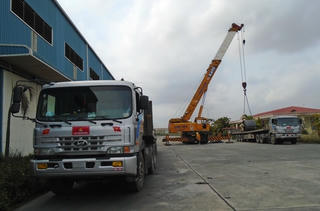 Xe container mang biển số quân sự giả đi vào đường cấm