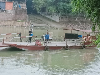 Hiểm họa từ những bến đò ngang trên Sông Cầu