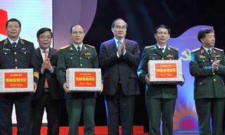 Chủ tịch Nguyễn Thiện Nhân dự Chương trình 'Với Đảng vẹn tròn tin yêu'