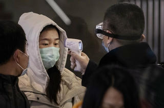 9 quan chức Trung Quốc bị xử phạt vì để lọt người nhiễm virus corona