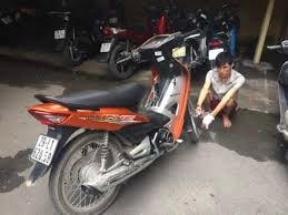 Hà Nội: Liều lĩnh cướp lại xe máy cầm đồ