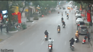 CSGT cùng người dân truy đuổi trộm trên phố như phim hành động