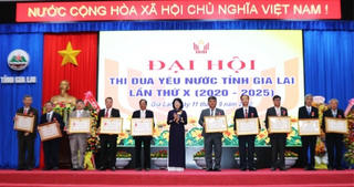 Phó Chủ tịch nước Đặng Thị Ngọc Thịnh dự Đại hội thi đua yêu nước tỉnh Gia Lai