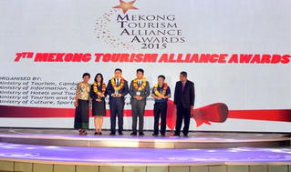VQG Phong Nha – Kẻ Bàng nhận Giải thưởng "Di sản hữu hình xuất sắc nhất”