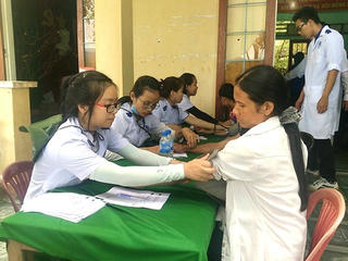 Hơn 800 người dân được khám bệnh, phát thuốc miễn phí
