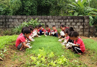‘Gieo chữ’ ở bản Mống