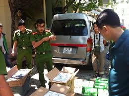 Dùng xe biển số giả, vận chuyển 4.700 bao thuốc lá lậu