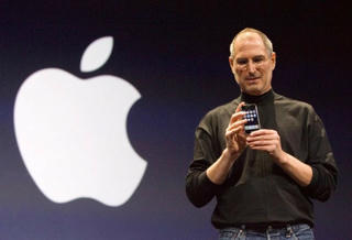 Steve Jobs bị Samsung chế nhạo là 'người mặc áo cổ lọ'