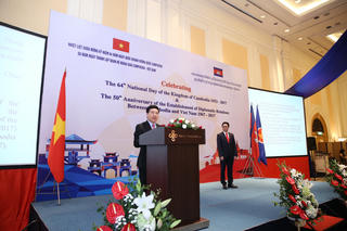 Phó Thủ tướng Phạm Bình Minh dự kỷ niệm lần thứ 64 Quốc khánh Vương quốc Campuchia