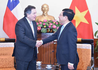 Phó Thủ tướng Phạm Bình Minh tiếp Bộ trưởng Ngoại giao Chile