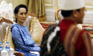 Myanmar cấm công chức nhận quà trên 21 USD