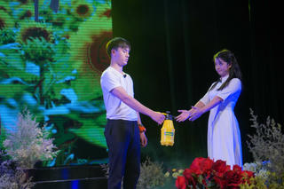 Hướng nghiệp cùng nhạc kịch 'Trại hoa vàng'