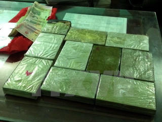 Điện Biên: Bắt đối tượng vận chuyển 10 bánh heroin