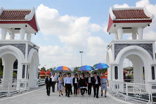 Hai Đại sứ tham quan Asia Park