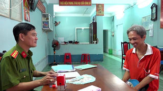 An Giang: Người đàn ông làm thuê tìm chủ nhân số tiền 50 triệu đồng bên đường