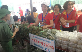 Tết sẻ chia, xuân ấm áp