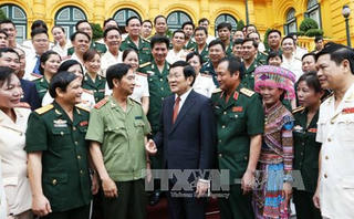 Chủ tịch nước gặp mặt đại biểu Công đoàn Quân đội và Công an