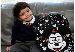 Kỳ lạ cậu bé không có  hệ miễn dịch