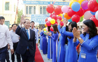 Chủ tịch nước đánh trống khai giảng năm học mới tại Hà Nội
