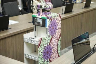Robot đo nhiệt độ, phát thuốc cho bệnh nhân Covid-19