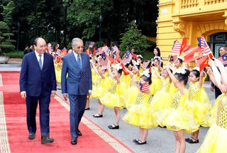 [ẢNH] Lễ đón Thủ tướng Malaysia Mahathir Mohamad