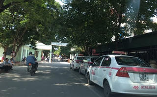 Sẽ xử lý xe 'dù', độc quyền taxi tại bệnh viện