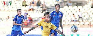 [VIDEO] Pha bỏ lỡ cơ hội khó tin của cầu thủ SLNA trước Sài Gòn FC