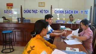 Có được hưởng đồng thời 2 chế độ trợ cấp không?