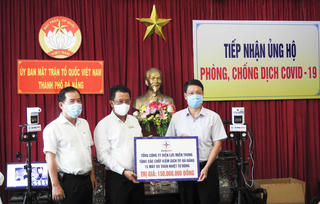 Mặt trận Đà Nẵng tiếp nhận gần 2 tỷ đồng ủng hộ Quỹ vaccine phòng Covid-19