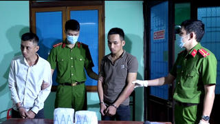 Dùng taxi vận chuyển ma túy đá