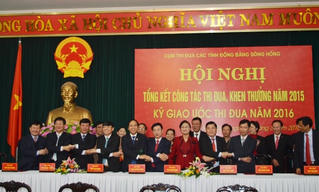 Khen 10 lãnh đạo phải khen 10 công nhân