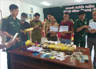 Bắt giữ 3 đối tượng vận chuyển 100.000 viên ma túy