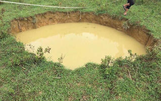 Quảng Bình: Xuất hiện 8 hố sụt lún bất thường