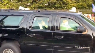 Ông Trump xuất hiện bên ngoài Bệnh viện Walter Reed, cảm ơn người ủng hộ