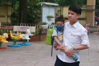 Học sinh mầm non đến trường: Bao ngày trông ngóng… vỡ òa