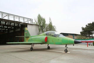 Iran trình làng chiếc máy bay chiến đấu đầu tiên tự sản xuất