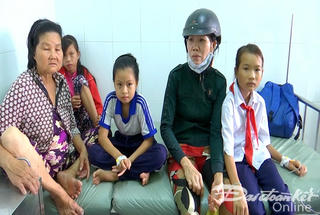 Hậu Giang: Học sinh ngộ độc sữa do pha chế
