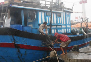 Quảng Ngãi: 800 triệu đồng ủng hộ ngư dân gặp nạn trên biển