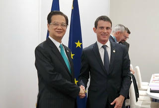 Thủ tướng Nguyễn Tấn Dũng hội đàm với Thủ tướng Pháp Manuel Valls