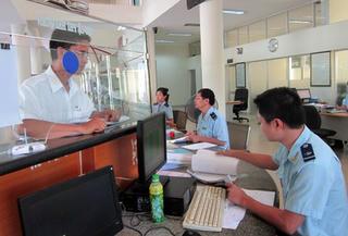 Thủ tục thuế - hải quan: Không 'bôi trơn', không xong việc