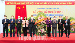 Chủ tịch Đỗ Văn Chiến dự lễ công bố xã Kiên Đài đạt chuẩn nông thôn mới
