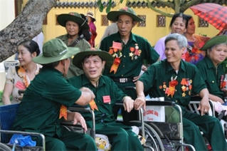 Thủ tục giải quyết chế độ người hoạt động cách mạng bị địch bắt tù đày?
