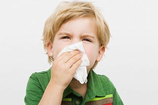 Trẻ bị ốm thường xuyên vào mùa đông có nguy hiểm?