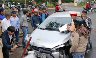 Đà Lạt: Xe ôtô gây tai nạn liên hoàn làm 4 người bị thương