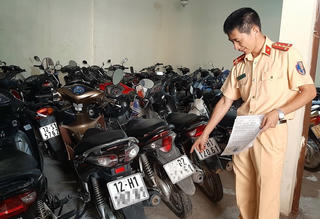 Bán xe đi tỉnh khác phải nộp lại biển số