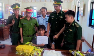 Bắt 7 đối tượng mua bán, vận chuyển trái phép gần 10kg ma túy đá