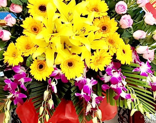 Quảng Nam cấm dùng tiền ngân sách tặng hoa sai quy định