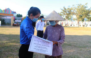 [ẢNH] Cử tri Quảng Nam thực hiện quyền công dân